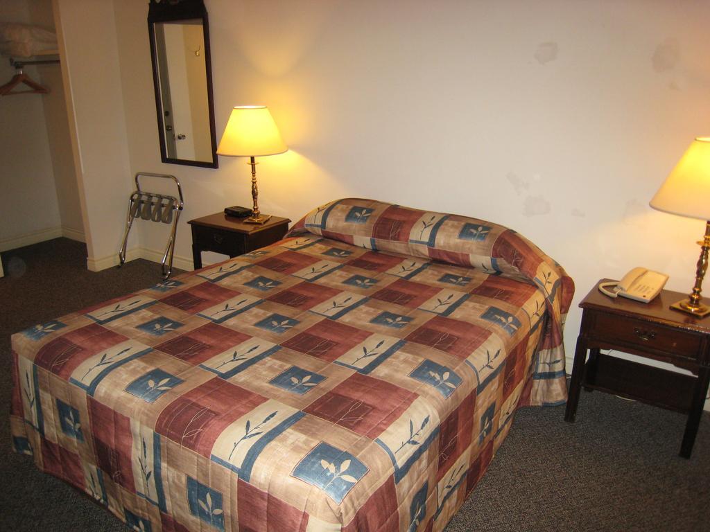 Downtowner Motor Inn Creston Habitación foto