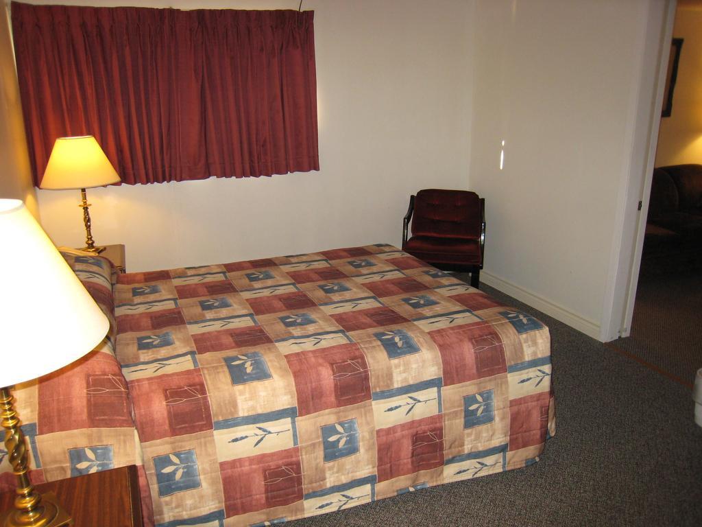 Downtowner Motor Inn Creston Habitación foto