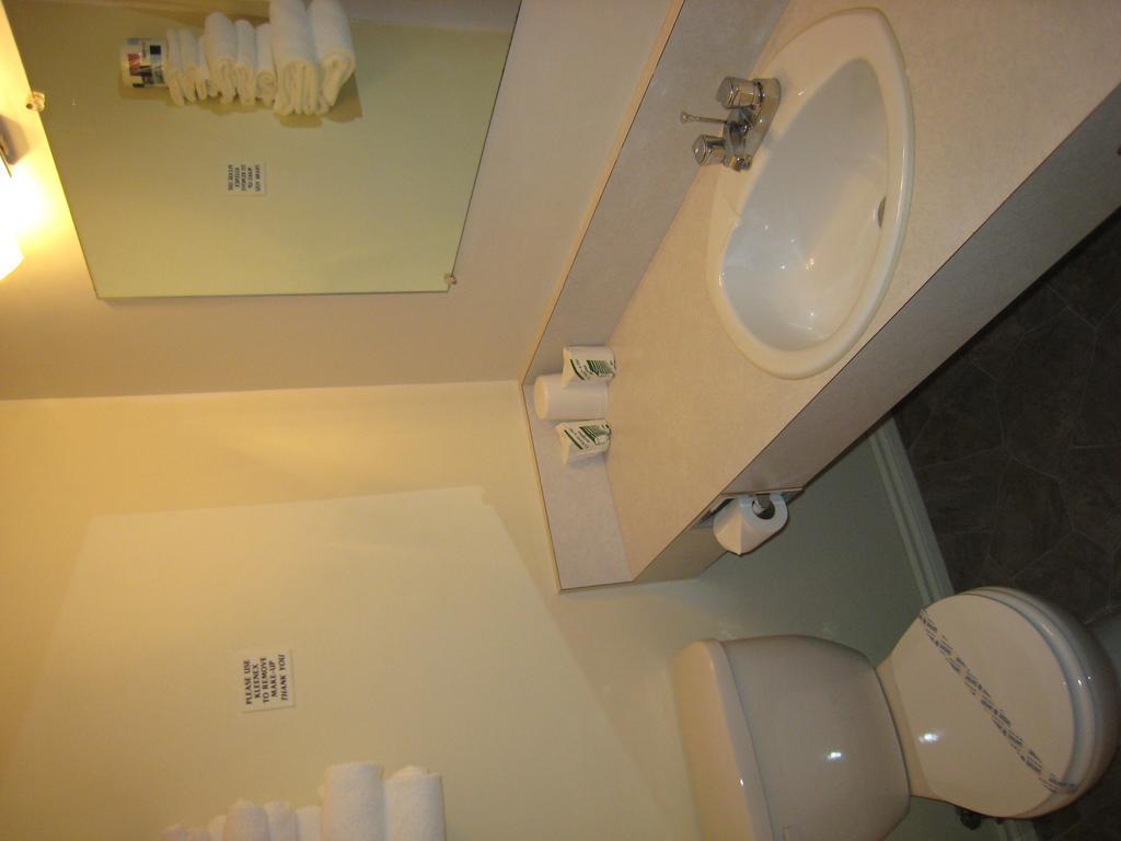 Downtowner Motor Inn Creston Habitación foto