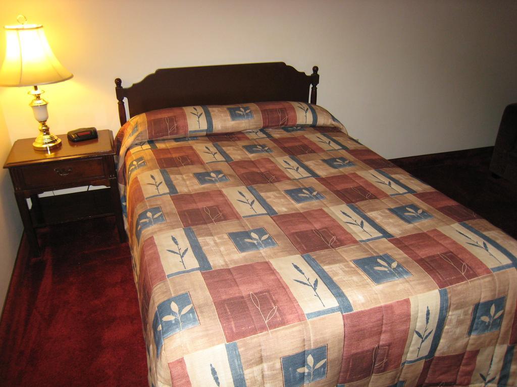 Downtowner Motor Inn Creston Habitación foto