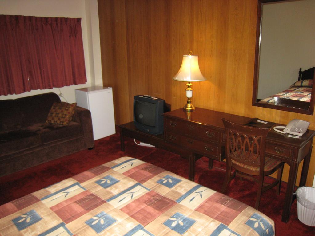 Downtowner Motor Inn Creston Habitación foto