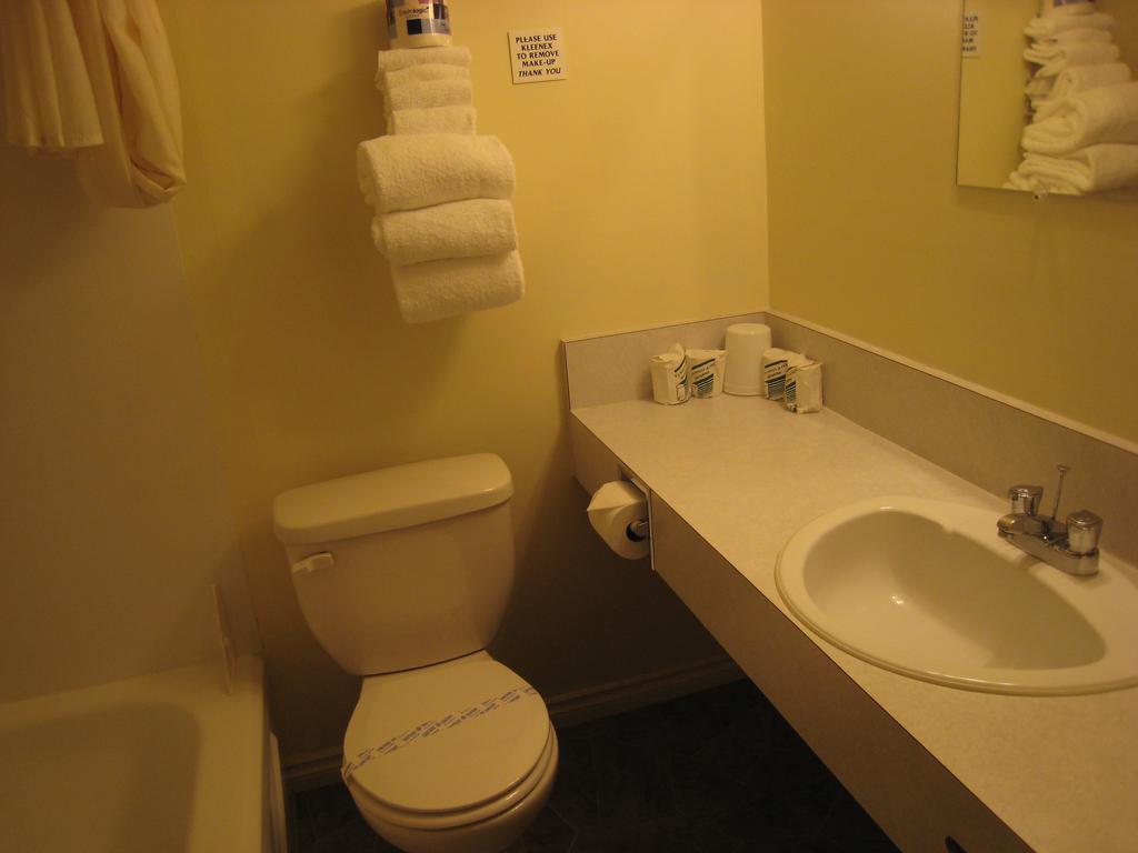 Downtowner Motor Inn Creston Habitación foto